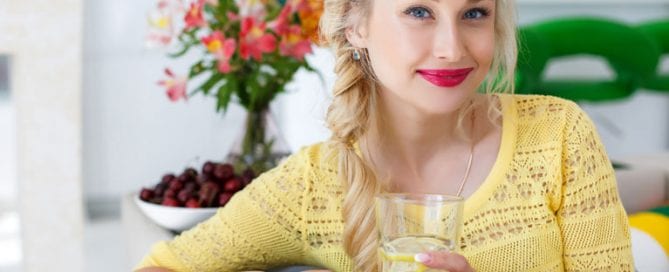 8 reasons to drink lemon water daily